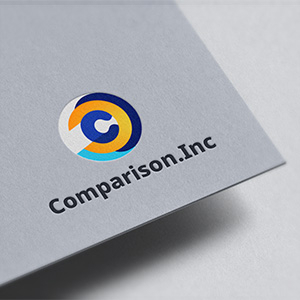 Comparisonのロゴを名刺やパンフレットに使用した様子。